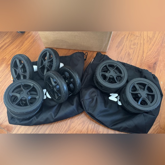 NEW Zoe stroller trio upgraded “everyday wheels” - Picture 1 of 1